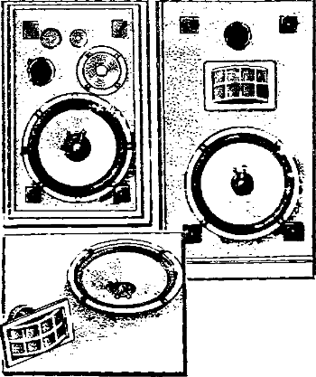 Акустические системы с фазоинвертором фирмы Akai (Япония): а — с головками прямого излучения; б — с рупорной головкой (высокочастотной); в — отдельно рупорная и низкочастотная головки Акустические системы с фазоинвертором фирмы Akai (Япония): а — с головками прямого излучения; б — с рупорной головкой (высокочастотной); в — отдельно рупорная и низкочастотная головки